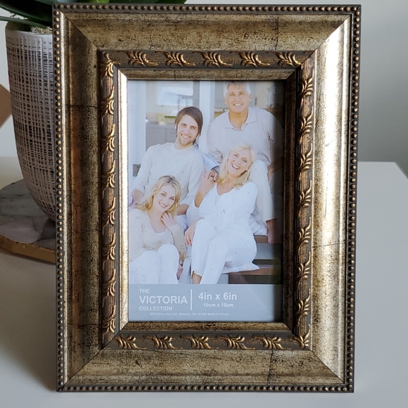 Like new! The Victoria Collection 4×6" photo frame - Picture 1 of 5